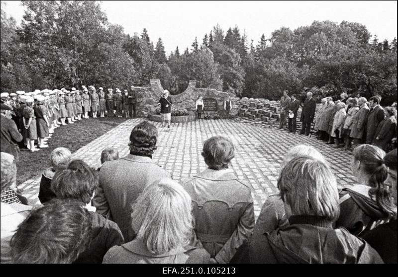EKNÜ esimese kongressi delegaatide mälestusmärgi avamiiting Võisilma talus.