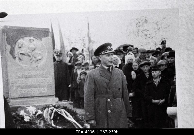 Mälestusmärgi avamine Vabadussõjas langenud kalevlase Anton Õunapuu langemiskohal Pitalovo (Suur-Bereznjuki) külas Petserimaal 26. mail 1940