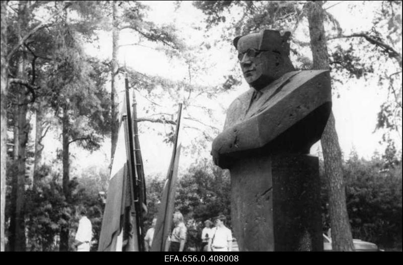 Hugo Raudsepa ausamba avamine Elvas.