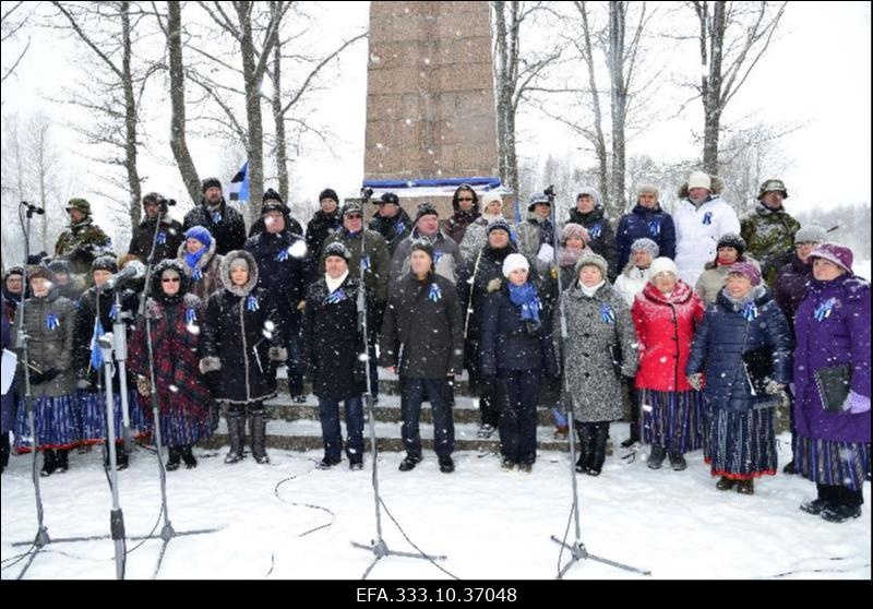 Austuse avaldamine president Konstantin Pätsile Tahkuranna ausamba juures. Esineb Uulu ja Treimani segakoor.