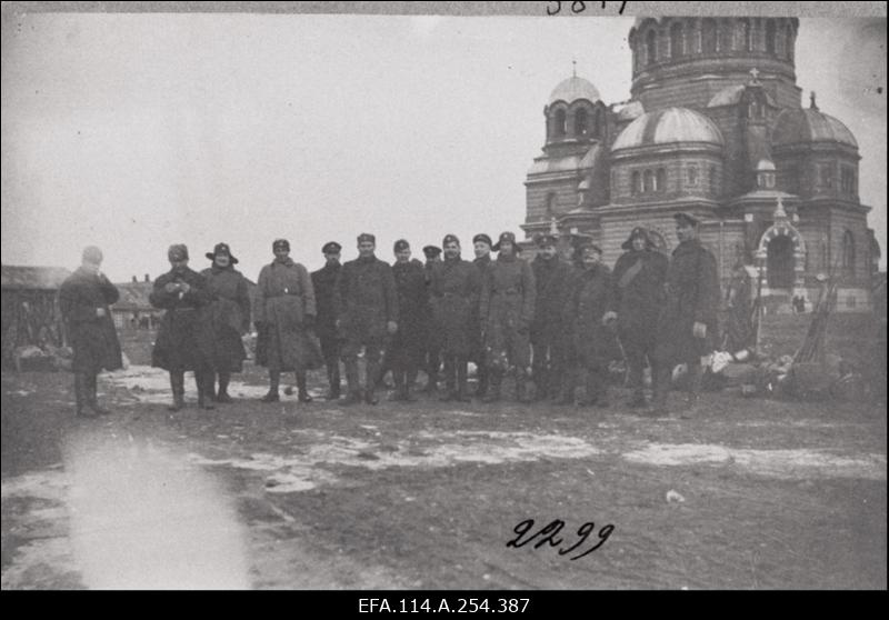 Vabadussõda. Õhu- ja merejõud, samuti soomustatud väeosad  lahingutegevuses. Välisriikide [Läti, USA, Soome, Inglismaa, Taani] laevad Tallinna sadamas. Soomusrongid nr. 1, nr. 5 ja nr. 4. Põhjapiirkonna Kommuunide Rahvakomissaride Nõukogu ja III Ülevenemaalise Tööliste Soldatite ja Talupoegade Saadikute Nõukogu fotod. Taani vabatahtlikud ja Soome ajakirjanikud Eestis. Välisriikide diplomaatide vastuvõtud 1920.a. alguses. Peeter I ausamba mahavõtmine.