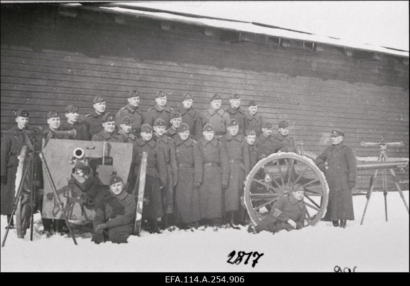 Vabadussõda. Õhu- ja merejõud, samuti soomustatud väeosad  lahingutegevuses. Välisriikide [Läti, USA, Soome, Inglismaa, Taani] laevad Tallinna sadamas. Soomusrongid nr. 1, nr. 5 ja nr. 4. Põhjapiirkonna Kommuunide Rahvakomissaride Nõukogu ja III Ülevenemaalise Tööliste Soldatite ja Talupoegade Saadikute Nõukogu fotod. Taani vabatahtlikud ja Soome ajakirjanikud Eestis. Välisriikide diplomaatide vastuvõtud 1920.a. alguses. Peeter I ausamba mahavõtmine.