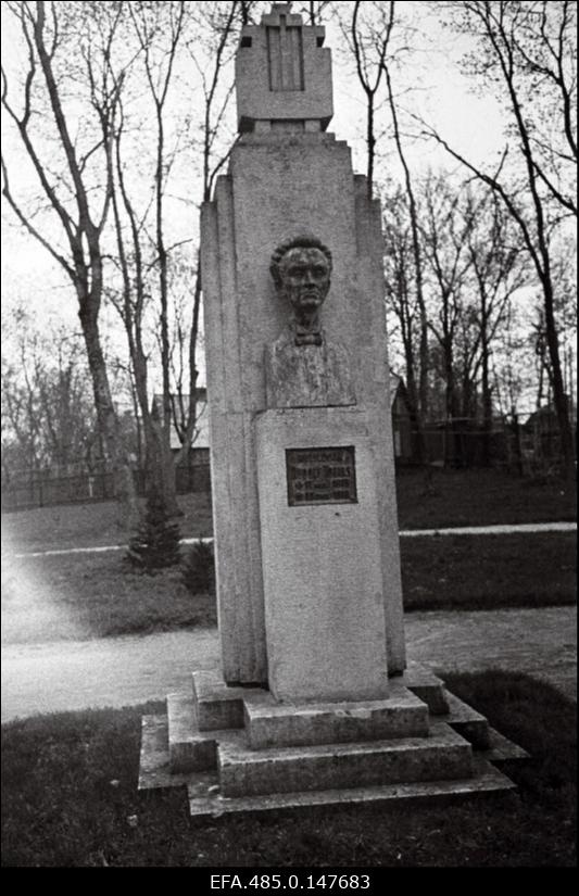 Helilooja Rudolf Tobiase monument Haapsalus.