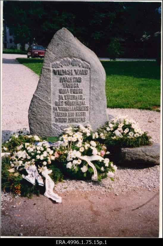 Mälestusmärk Viimsi mõisa ees.