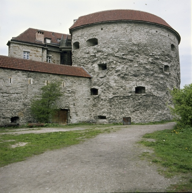 Tallinn. Suurtükitorn Paks Margareeta ja Suur Rannavärav.