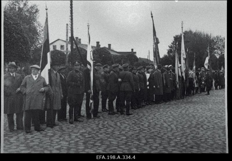 Kaitsevägede ülemjuhatajale kindralleitnant J. Laidonerile Kriuša mälestusmärgi komiteelt. Fotosid Kriuša mälestusmärgi avamiselt. Narva -Jõesuu rannahoone sisseõnnistamine.