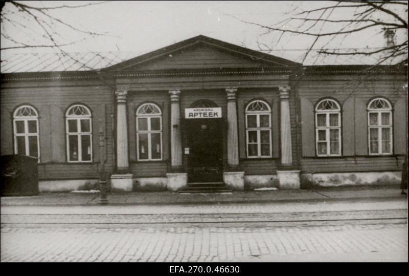 Kadrioru apteegi hoone Narva maantee 64.