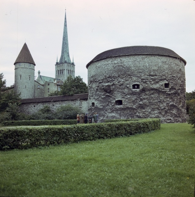 Tallinn. Suurtükitorn Paks Margareeta ja Suur Rannavärav.