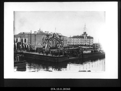 Tallinna sadama vaade Poola presidendi J. Moszicki külaskäigu ootel.  similar photo