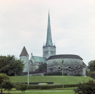 Tallinn. Suurtükitorn Paks Margareeta ja Suur Rannavärav.  similar photo