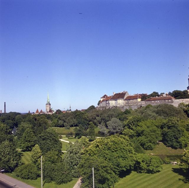 Tallinn. Balti jaama esine park.