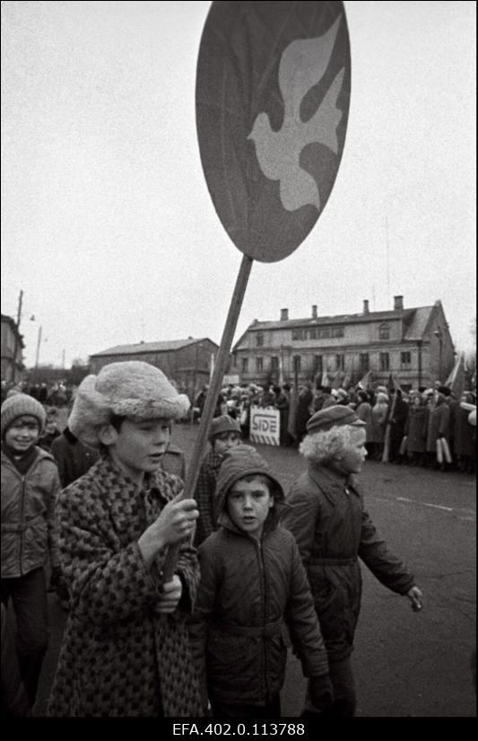Oktoobridemonstratsioon Haapsalus.