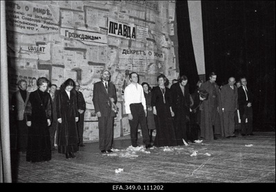 Teatrikuu avaetendus N.Pogodini näidendi "Kremli Kellad" RAT "Vanemuise" näitlejate esituses Haapsalus.  similar photo