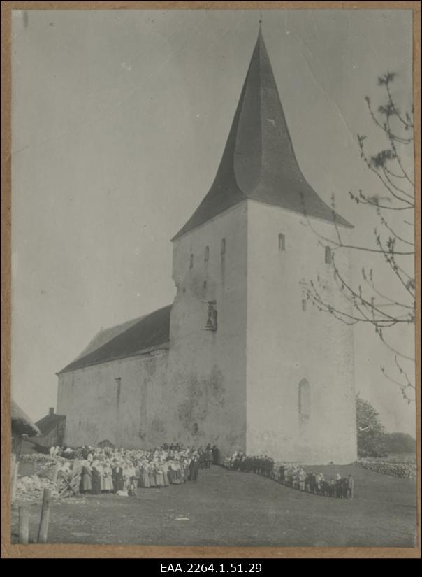 Pöide kirik kirikulistega