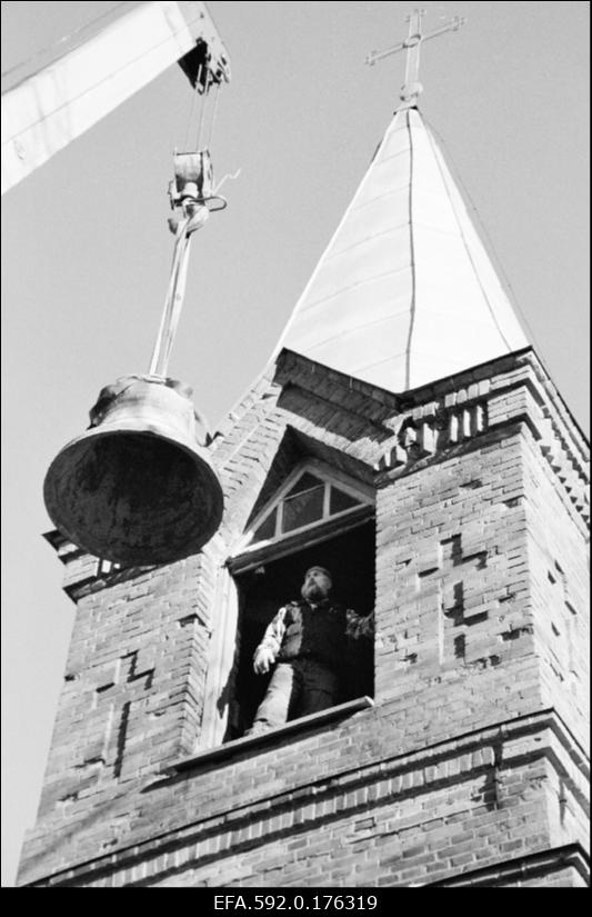 Kella paigaldamine Kähri kiriku torni.