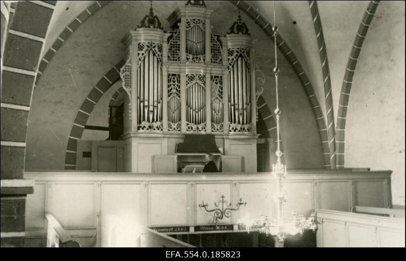 Kihelkonna Mihkli kiriku orel.