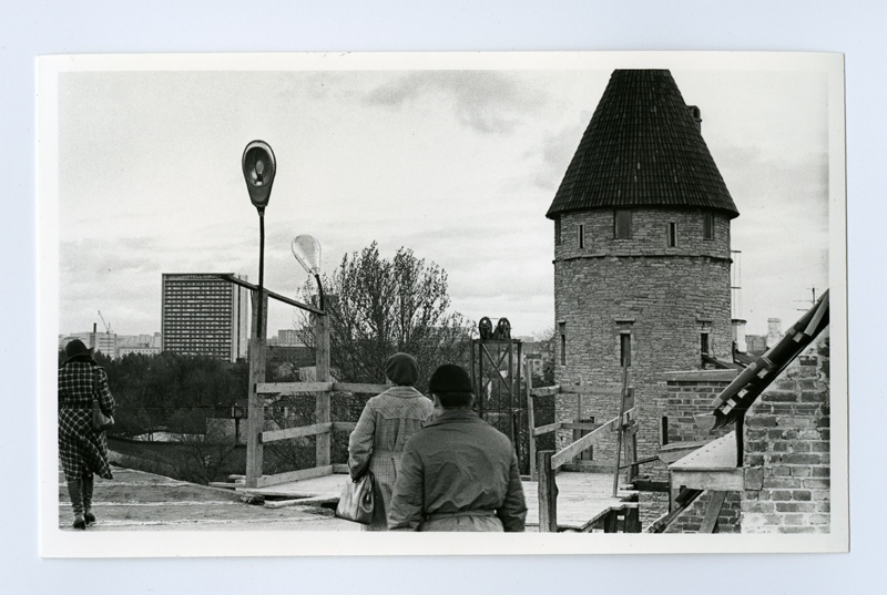 Suurtükitorni Paks Margareeta rekonstrueerimine meremuuseumiks. Paremal Tallinna linnamüüri Stoltingi torn.