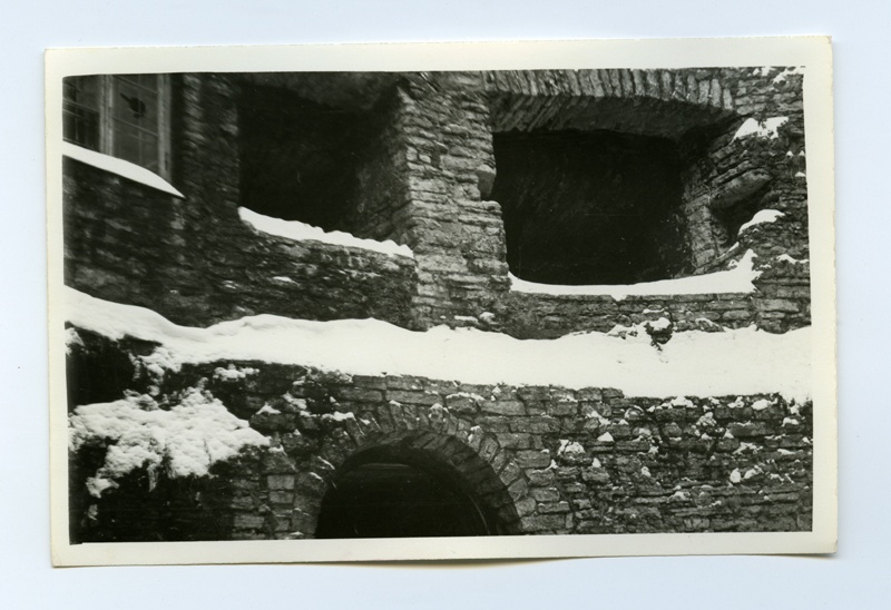 Suurtükitorni Paks Margareeta sisevaade talvel enne restaureerimistööde algust