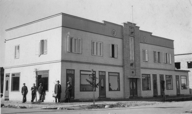 Liha- ja toiduainetekaupluse Kivõlis, Vabaduse pst 13