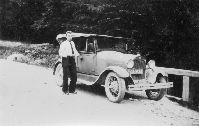 Sõiduauto autojuhiga