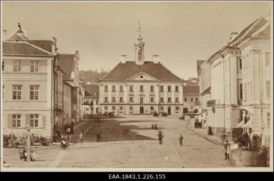 Tartu Raekoja plats ja raekoda Kivisilla poolt  duplicate photo