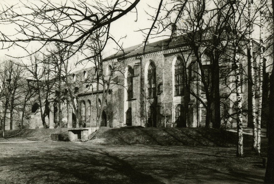 Toomkirik Tartus, vaade hoonele kagust. Rek Johann Wilhelm Krause