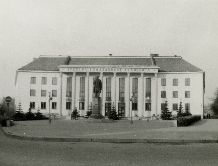 Kaitseliidu hoone Tartus, eestvaade. Arhitektid Alar Kotli, Elmar Lohk