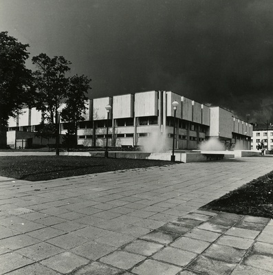 Tartu Ülikooli raamatukogu, nurgavaade. Arhitektid Kalju Valdre, Mart Kalling; sisearhitektid Ülo Sirp, Linda Arike  duplicate photo