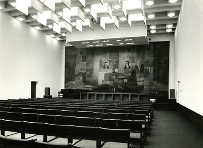 Tartu Ülikooli raamatukogu saal, vaade saalile. Sisearhitektid Ülo Sirp, Linda Arike, vaip Mall Tomberg  similar photo