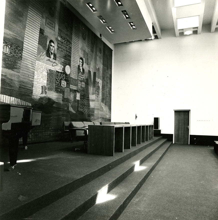 Tartu Ülikooli raamatukogu interjöör, konverentsisaali vaade. Sisearhitektid Ülo Sirp, Linda Arike