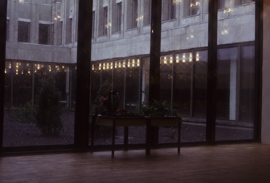 Haapsalu kultuurikeskus: vaade seest siseõuele. Arhitekt Ado Eigi, sisearhitekt Maire Kangur