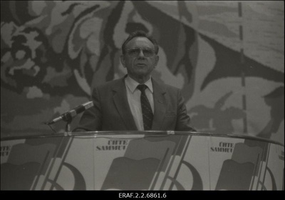 Rahvarinde I kongress Linnahallis. Kõnepuldis Arno Köörna  similar photo