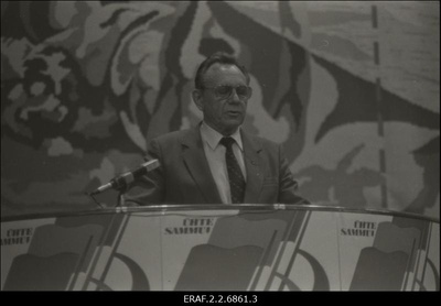 Rahvarinde I kongress Linnahallis. Kõnepuldis Arno Köörna  similar photo