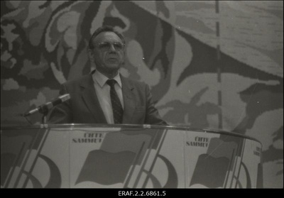 Rahvarinde I kongress Linnahallis. Kõnepuldis Arno Köörna  similar photo