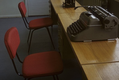Eksperimentaalse ja kliinilise meditsiini Instituut, töölaud trükimasinaga. Arhitekt Ilmar Puumets  similar photo