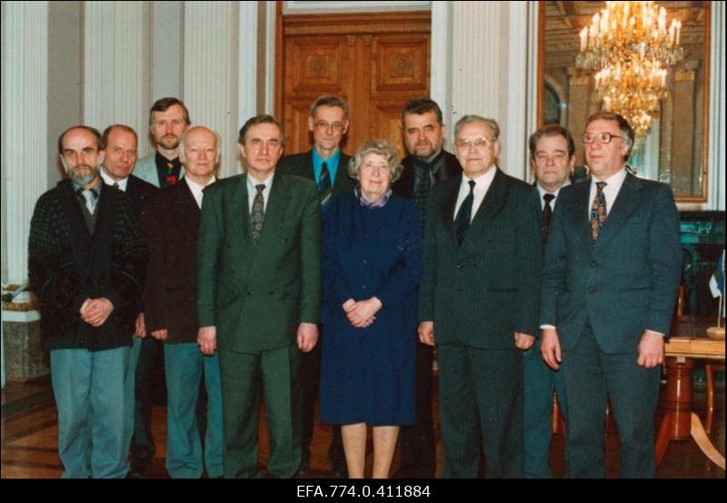 Eesti Geograafia Seltsi teadusnõukogu liikmed pärast seltsi üldkoosolekut Eesti Teaduste Akadeemia saalis: (vasakult) Ott Kurs, Vaido Kraav, Kalev Kukk, Asmu Saar, president Jaan-Mati Punning, asepresident Heino Mardiste, teadussekretär Laine Merikalju, Rein Ratas, asepresident Anto Raukas, Ago Jaani ja Arvo Järvet, (fotolt puuduvad Silvi Alumäe, Hella Kink ja Erki Tammiksaar).