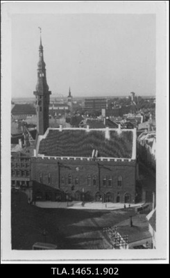 Tallinna raekoda.  similar photo