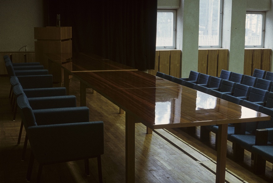 Eksperimentaalse ja kliinilise meditsiini Instituut, vaade saali lavalt. Arhitekt Ilmar Puumets