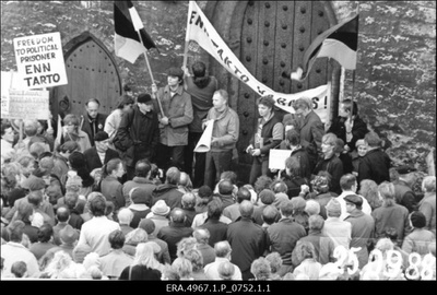Eesti Rahvusliku Sõltumatuse Partei (ERSP) pikett Raekoja platsil nõudmisega vabastada poliitvang Enn Tarto  similar photo