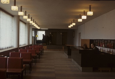 Hotell Kungla Tallinnas (lammutatud), vaade vestibüülile. Arhitektid Ilmar Puumets, Herbert Rüütlane  similar photo