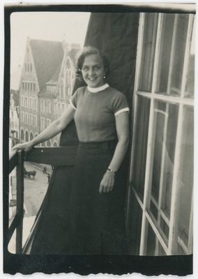 Aleksandra Kinof rõdul Kuninga tänaval  similar photo