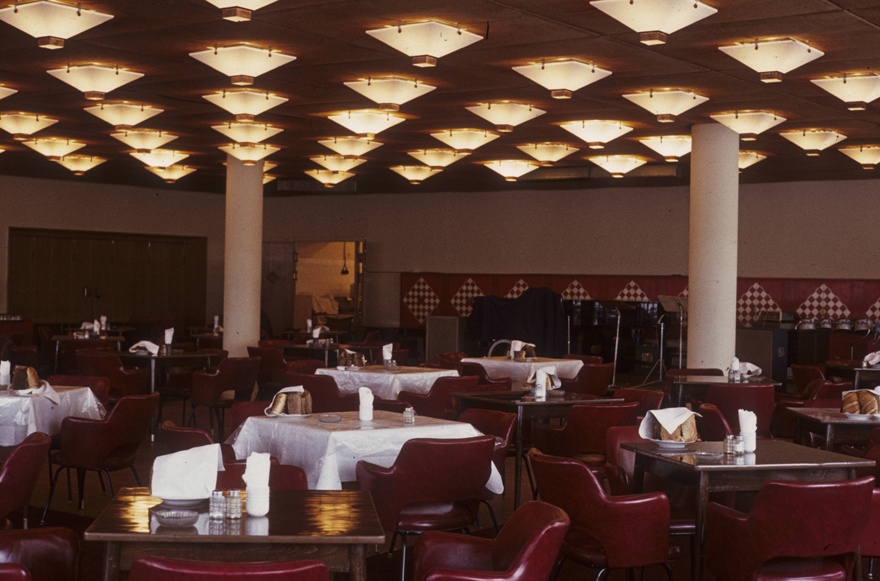 Hotell Kungla Tallinnas (lammutatud), vaade restoranile. Arhitektid Ilmar Puumets, Herbert Rüütlane; ühiskondlikud interjöörid ARS (Maia Laul jt)