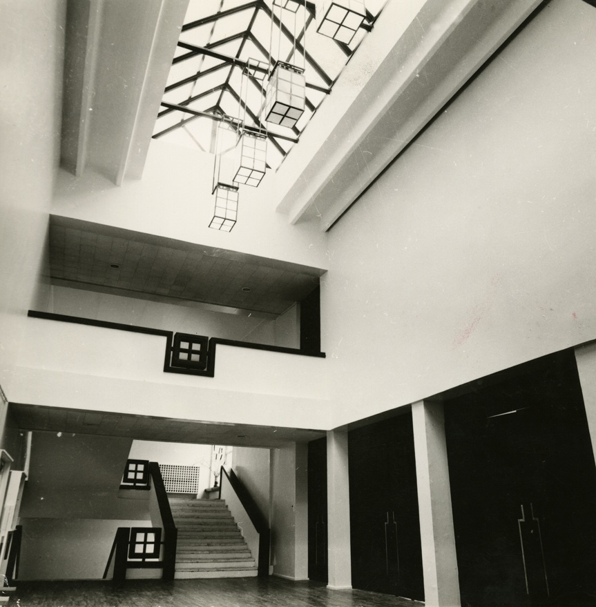 Paide kultuurimaja, fuajeevaade trepiga. Arhitekt Hans Kõll, sisekujundus Tiiu Pai, Taimi Rõuk