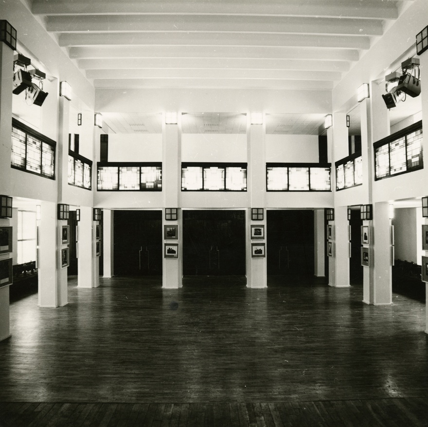 Paide kultuurimaja, fuajee. Arhitekt Hans Kõll, sisekujundus Tiiu Pai, Taimi Rõuk