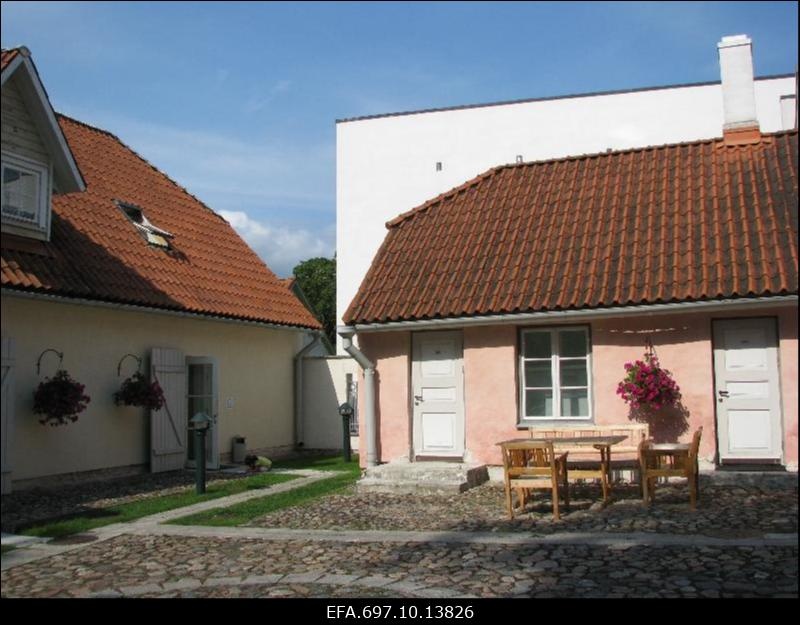 Kuressaare Lossi tänav 6 siseõu.