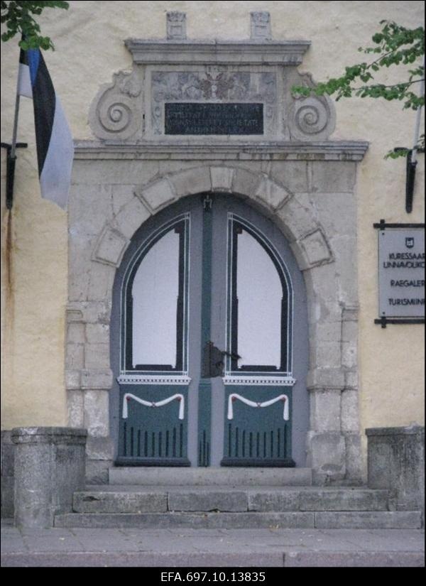 Kuressaare raekoja peauks.