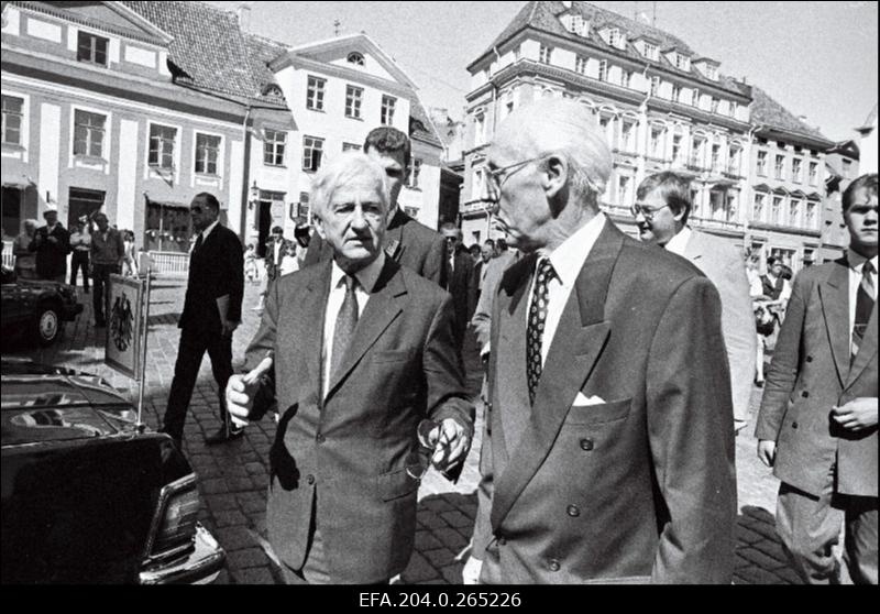 Saksa president Richard von Weizsäcker Raekoja platsil.