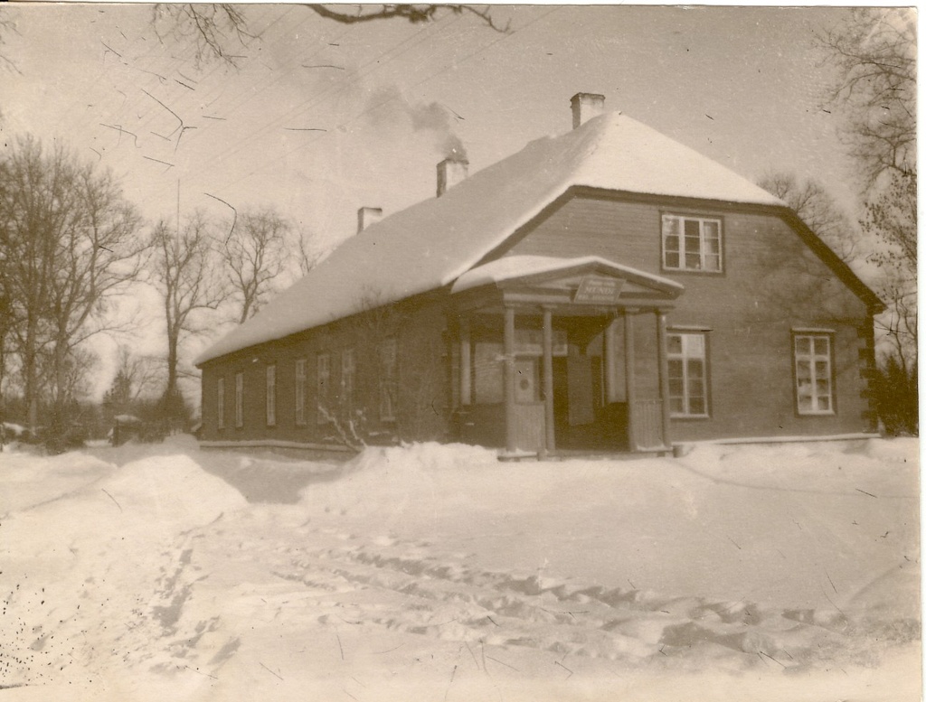 foto, Mündi algkool, endine mõisahoone 1920-30-ndatel a.