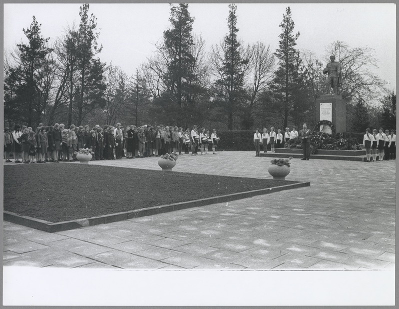 foto, Viljandi, Uueveski ausammas, pioneerid, Porvoo lastekoor jt, 1977, foto E. Veliste