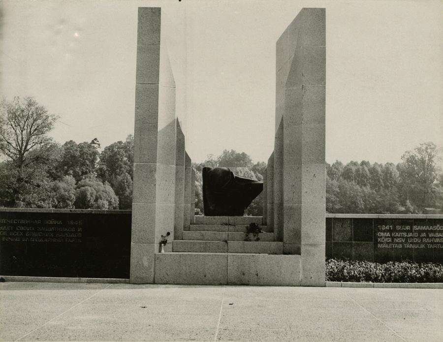 Raadi vennaskalmistu monument, 4 vaadet. Arhitekt Rein Luup